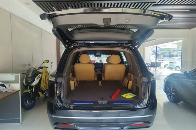 Used Deepal S09 2025 Model Rear-Wheel Drive Ultra+ Long-Range Version Trunk