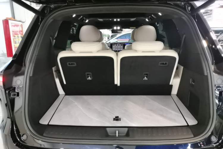 Used Deepal S09 2025 Four-Wheel Drive Ultra+ Custom Edition Trunk