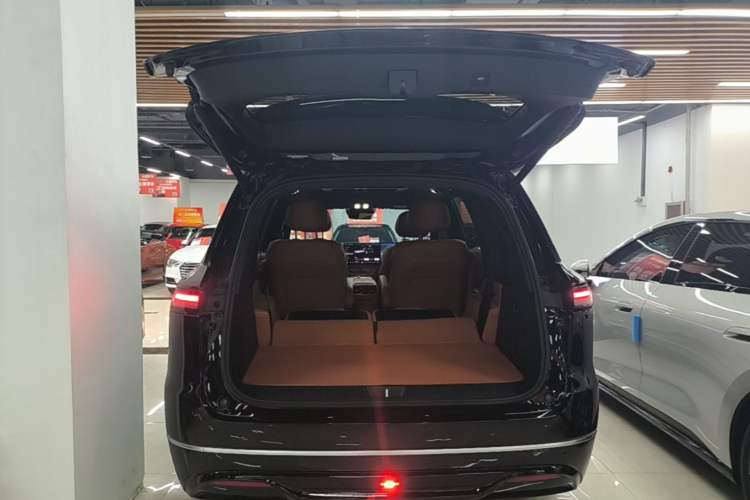 Used Deepal S09 2025 Rear-Drive Ultra Trunk
