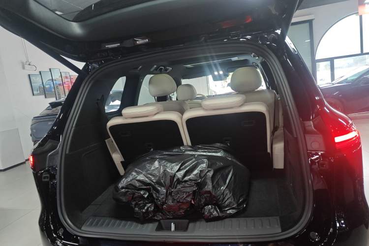Used Deepal S09 2025 Rear-Drive Ultra+ Trunk