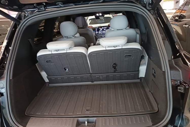 Used Deepal S09 2025 Rear-Drive Ultra+ Trunk