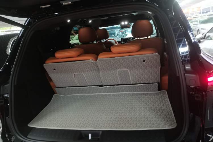 Used Deepal S09 2025 Four-Wheel Drive Ultra+ Custom Edition Trunk