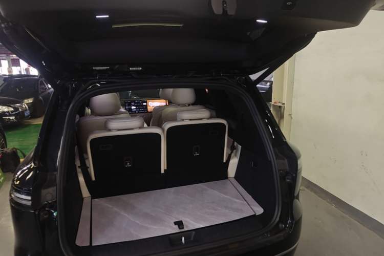 Used Deepal S09 2025 Four-Wheel Drive Ultra+ Custom Edition Trunk