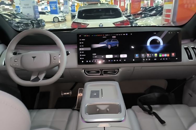 Used Deepal S09 2025 Rear-Drive Ultra+ Center Console