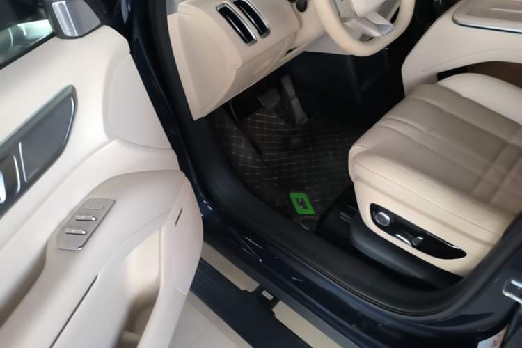 Used Deepal S09 2025 Four-Wheel Drive Ultra+ Custom Edition Driver Seat