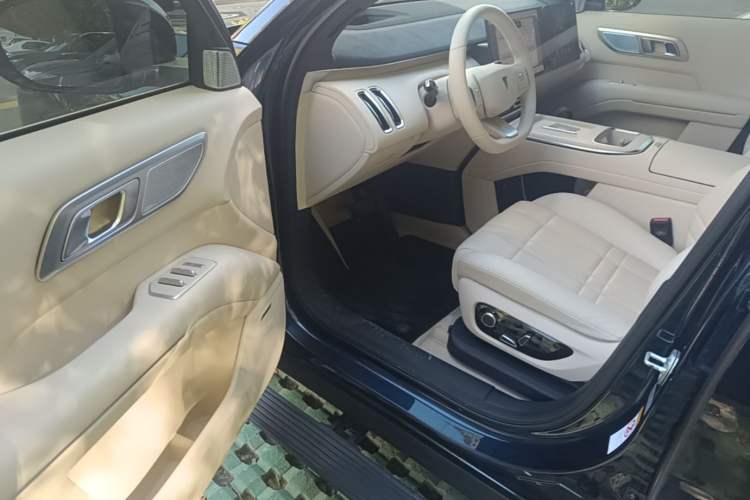 Used Deepal S09 2025 Four-Wheel Drive Ultra+ Custom Edition Driver Seat