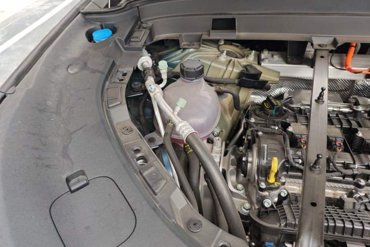Used Deepal S09 2025 Four-Wheel Drive Ultra+ Custom Edition Engine Bay Right