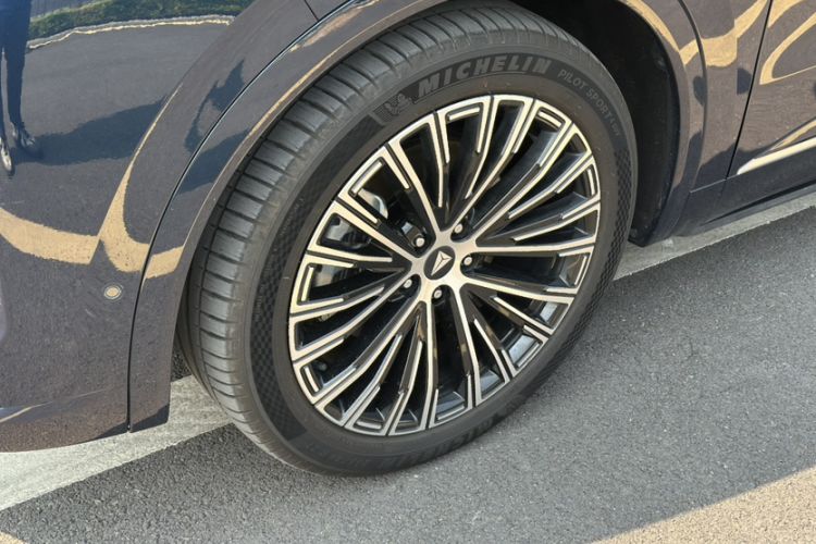 Used Deepal S09 2025 Four-Wheel Drive Ultra+ Custom Edition Exterior 1