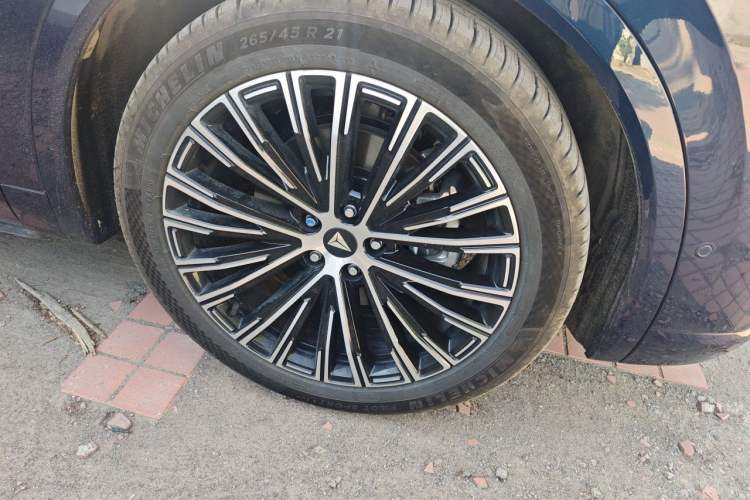 Used Deepal S09 2025 Rear-Drive Ultra+ Exterior 2