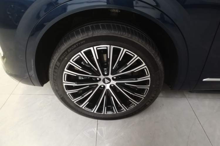 Used Deepal S09 2025 Four-Wheel Drive Ultra+ Custom Edition Exterior 3