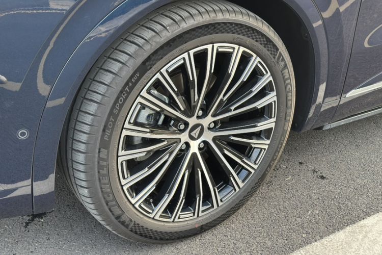 Used Deepal S09 2025 Four-Wheel Drive Ultra+ Custom Edition Exterior 3