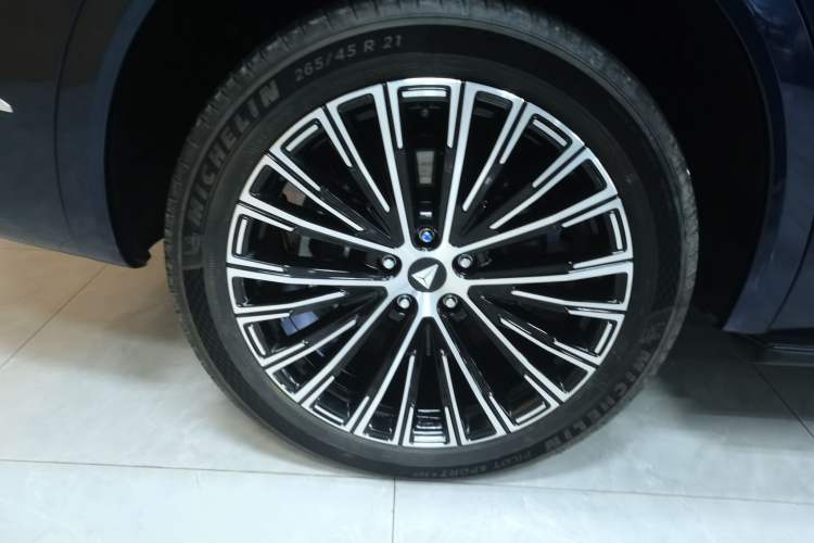 Used Deepal S09 2025 Four-Wheel Drive Ultra+ Custom Edition Exterior 4