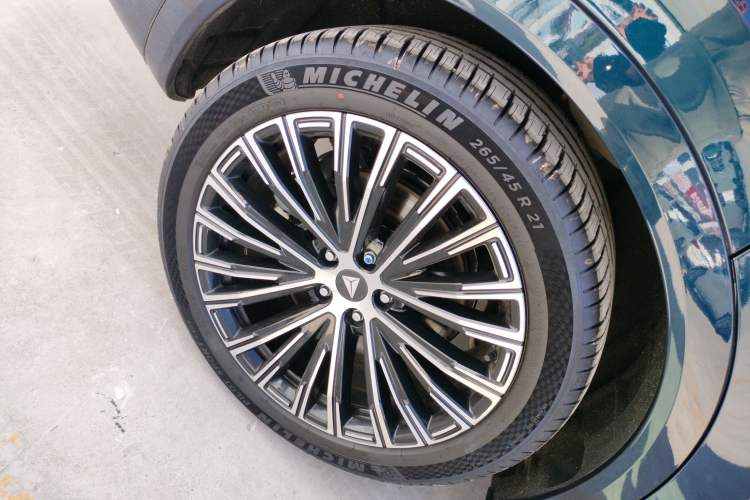 Used Deepal S09 2025 Four-Wheel Drive Ultra+ Custom Edition Exterior 4