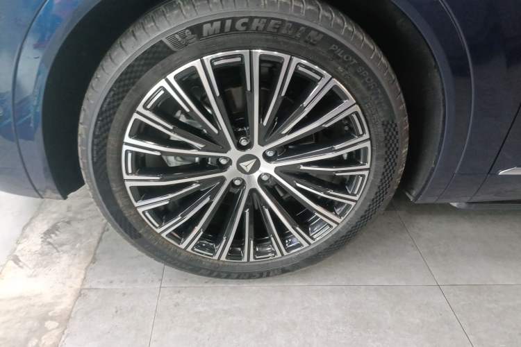 Used Deepal S09 2025 Four-Wheel Drive Ultra+ Custom Edition Exterior 4