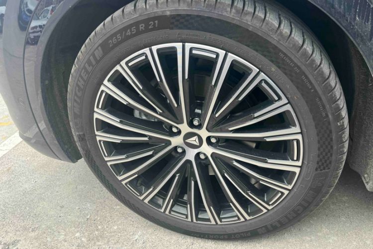Used Deepal S09 2025 Rear-Drive Ultra+ Exterior 4