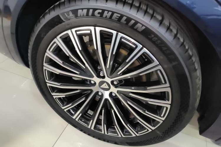 Used Deepal S09 2025 Rear-Drive Ultra+ Exterior 5