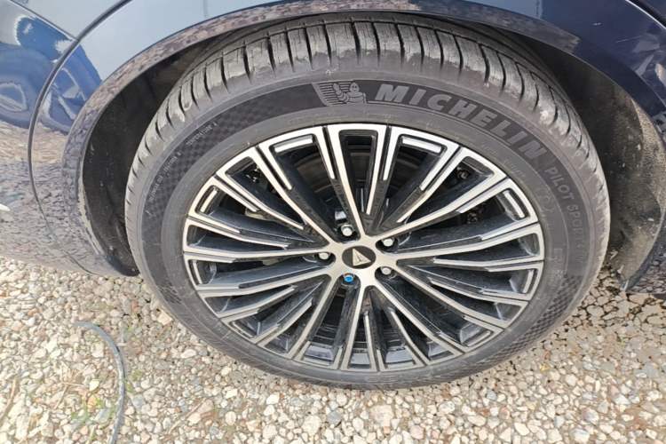 Used Deepal S09 2025 Four-Wheel Drive Ultra+ Custom Edition Exterior 5