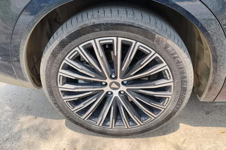 Used Deepal S09 2025 Four-Wheel Drive Ultra+ Custom Edition Exterior 5
