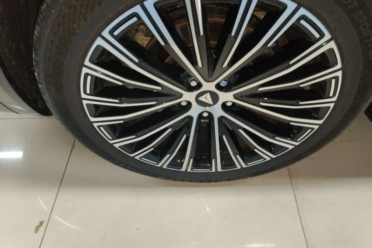 Used Deepal S09 2025 Four-Wheel Drive Ultra+ Custom Edition Exterior 5