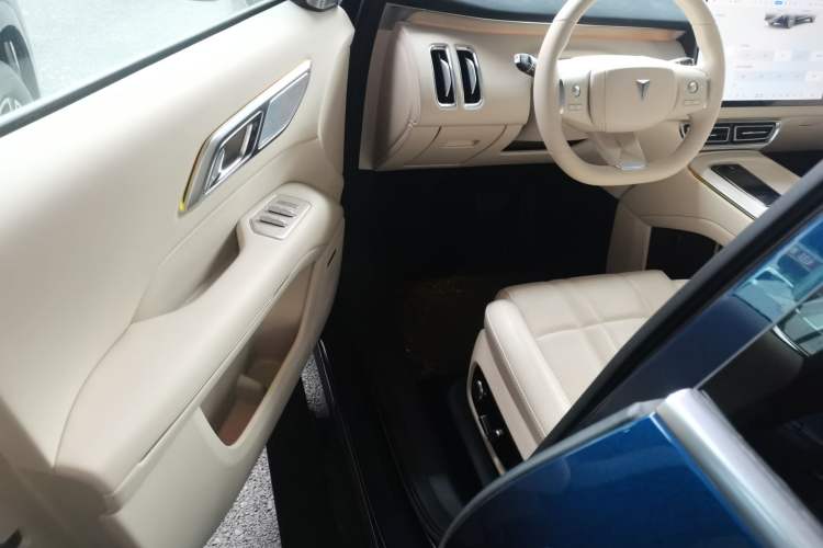 Used Deepal S09 2025 Four-Wheel Drive Ultra+ Custom Edition Interior 3