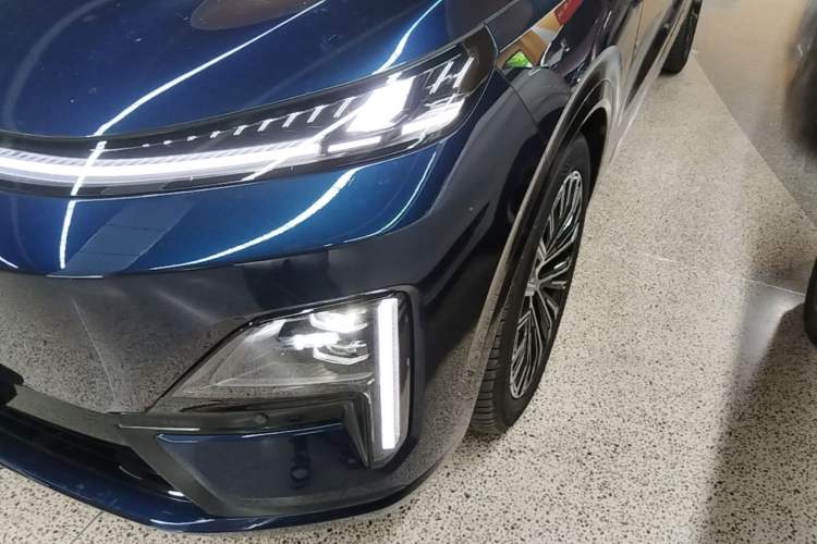 Used Deepal S09 2025 Four-Wheel Drive Ultra+ Custom Edition Left Front Headlight