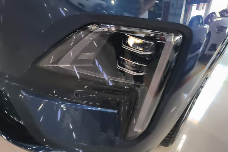 Used Deepal S09 2025 Four-Wheel Drive Ultra+ Custom Edition Left Front Headlight