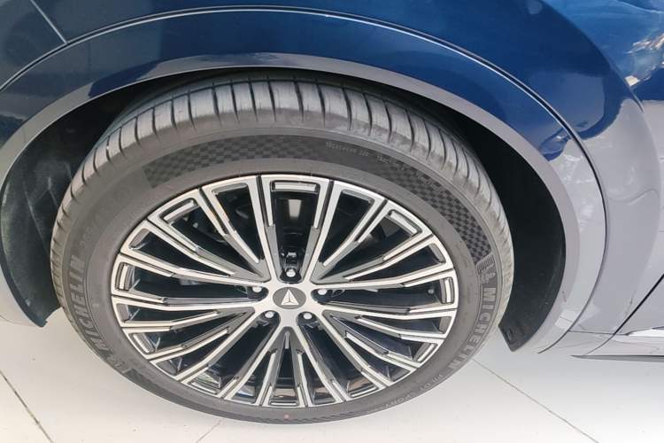 Used Deepal S09 2025 Four-Wheel Drive Ultra+ Custom Edition Left Front Wheel Hub