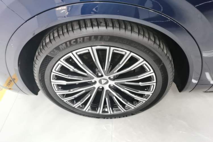 Used Deepal S09 2025 Four-Wheel Drive Ultra+ Custom Edition Left Front Wheel Hub