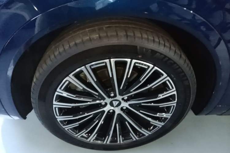 Used Deepal S09 2025 Rear-Drive Ultra+ Left Front Wheel Hub