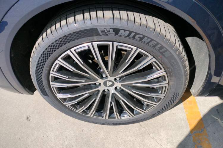 Used Deepal S09 2025 Four-Wheel Drive Ultra+ Custom Edition Left Front Wheel Hub