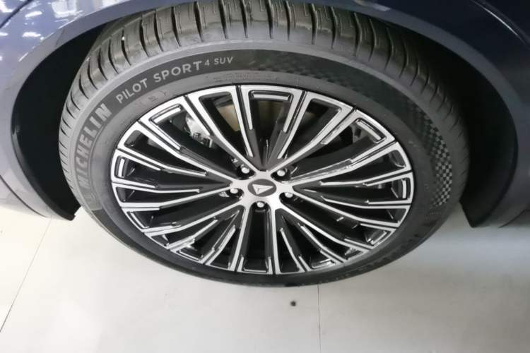 Used Deepal S09 2025 Rear-Drive Ultra+ Left Front Wheel Hub