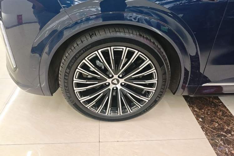 Used Deepal S09 2025 Four-Wheel Drive Ultra+ Custom Edition Left Front Wheel Hub