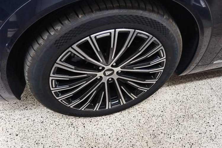 Used Deepal S09 2025 Four-Wheel Drive Ultra+ Custom Edition Left Front Wheel Hub