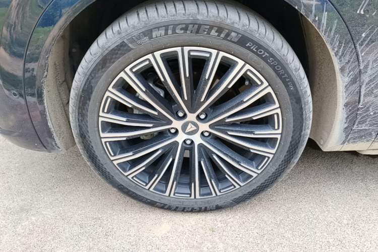 Used Deepal S09 2025 Four-Wheel Drive Ultra+ Custom Edition Left Front Wheel Hub