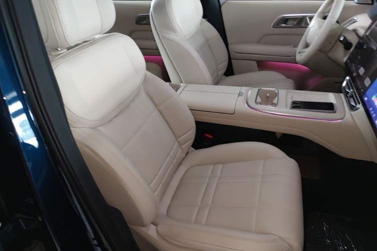 Used Deepal S09 2025 Model Rear-Wheel Drive Ultra+ Long-Range Version Right Front Seat