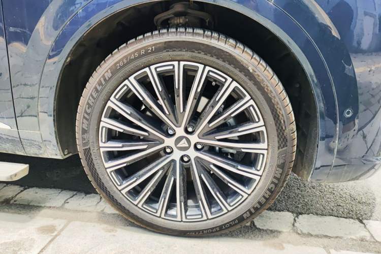 Used Deepal S09 2025 Four-Wheel Drive Ultra+ Custom Edition Right Front Wheel Hub