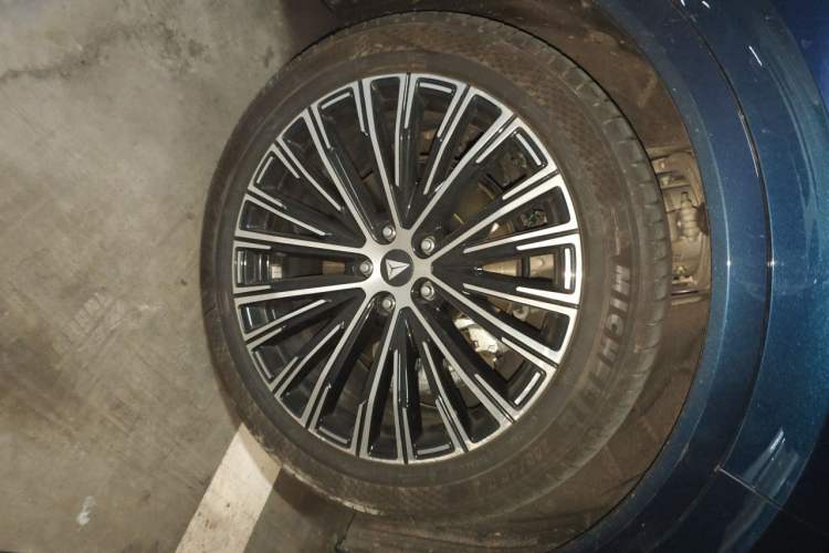 Used Deepal S09 2025 Four-Wheel Drive Ultra+ Custom Edition Right Front Wheel Hub