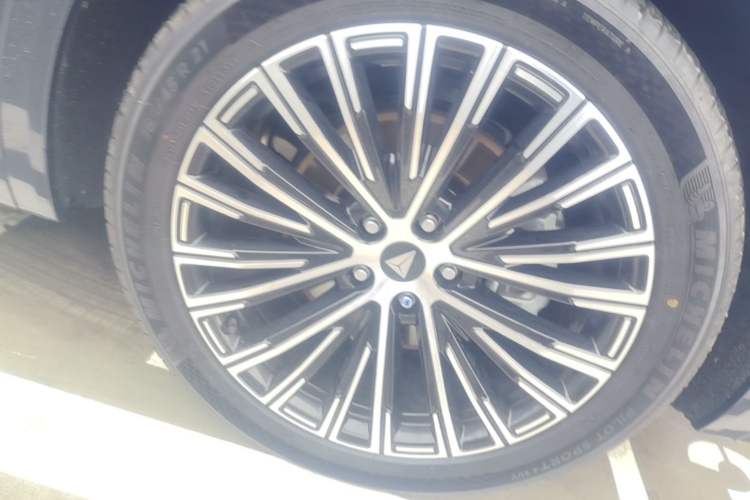 Used Deepal S09 2025 Four-Wheel Drive Ultra+ Custom Edition Right Front Wheel Hub