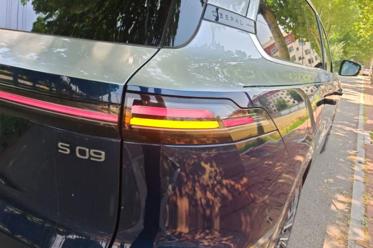 Used Deepal S09 2025 Four-Wheel Drive Ultra+ Custom Edition Right Rear Taillight