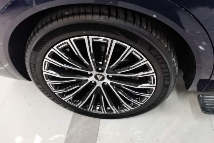 Used Deepal S09 2025 Four-Wheel Drive Ultra+ Custom Edition Right Rear Wheel Hub