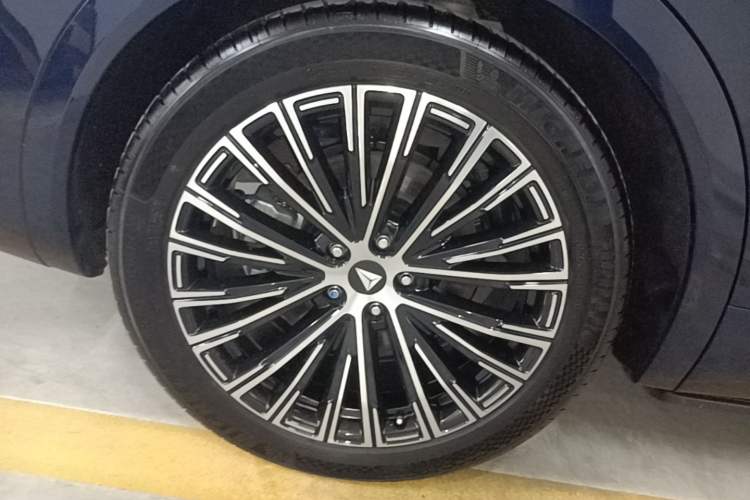 Used Deepal S09 2025 Four-Wheel Drive Ultra+ Custom Edition Right Rear Wheel Hub