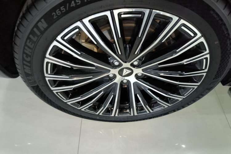 Used Deepal S09 2025 Four-Wheel Drive Ultra+ Custom Edition Right Rear Wheel Hub