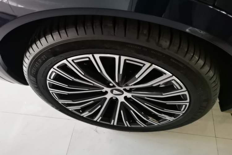 Used Deepal S09 2025 Rear-Drive Ultra+ Right Rear Wheel Hub