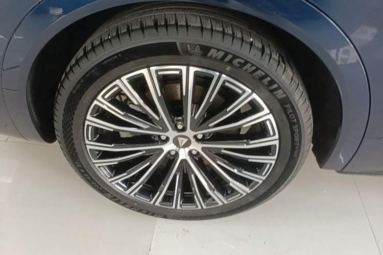 Used Deepal S09 2025 Rear-Drive Ultra+ Right Rear Wheel Hub