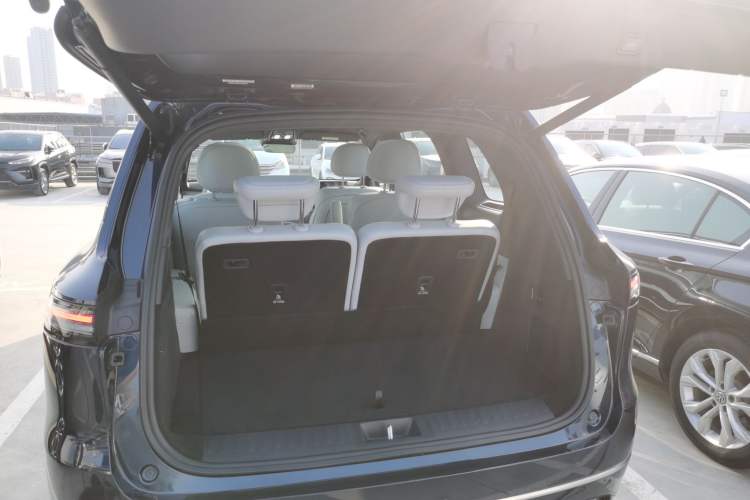 Used Deepal S09 2025 Rear-Drive Ultra+ Trunk