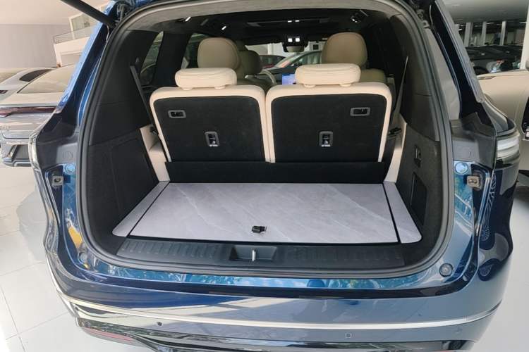 Used Deepal S09 2025 Four-Wheel Drive Ultra+ Custom Edition Trunk