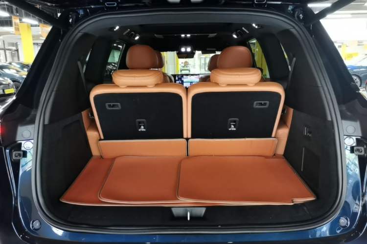 Used Deepal S09 2025 Rear-Drive Ultra+ Trunk