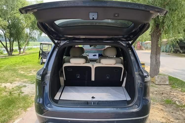 Used Deepal S09 2025 Four-Wheel Drive Ultra+ Custom Edition Trunk