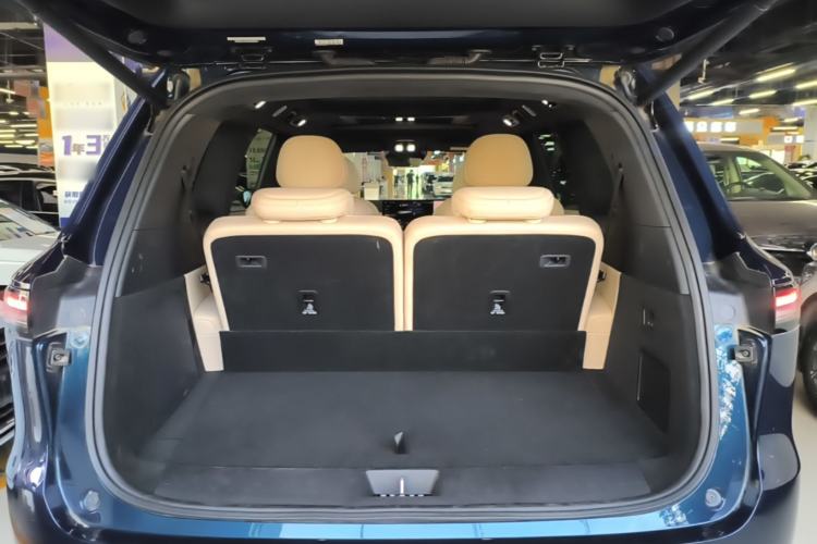 Used Deepal S09 2025 Four-Wheel Drive Ultra+ Custom Edition Trunk