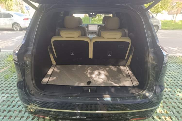 Used Deepal S09 2025 Four-Wheel Drive Ultra+ Custom Edition Trunk